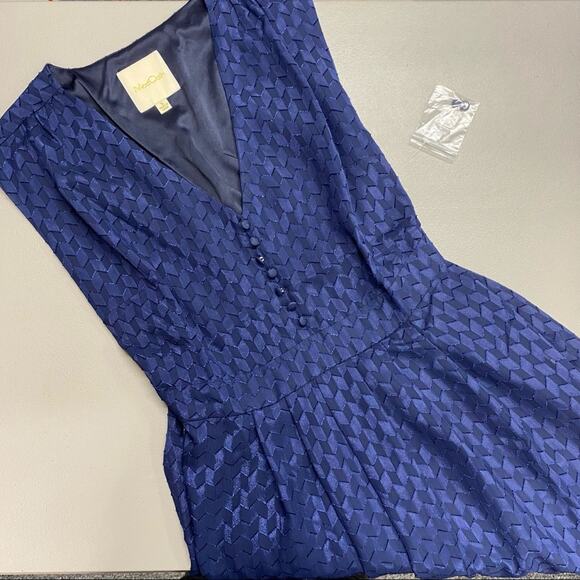 Modcloth Dress Blue Sleeveless VNeck Button Top Tie Waist Arrow Size Small NWOT - Picture 1 of 8